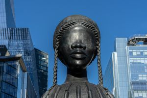 kru statue